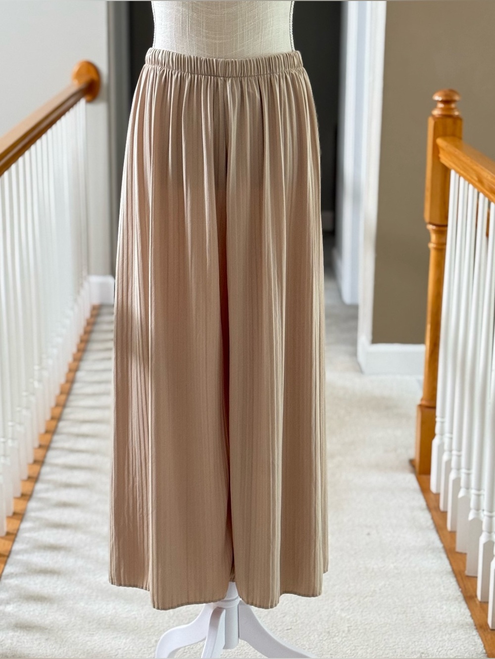 Uniqlo Beige Pleated Wide-Leg Pants
